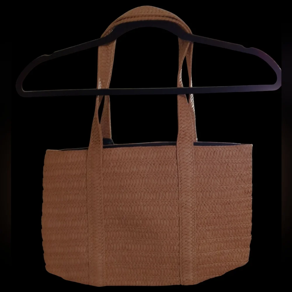 NWT Women's Draper James One Size Beige Straw Tote Bag with Navy Blue‎ Scarf - Picture 2 of 5